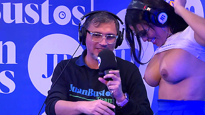 Violet Lover breaks her cumming record with the vibrating machine on Juan Bustos Podcast