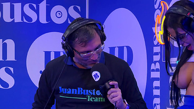 Violet Lover breaks her cumming record with the vibrating machine on Juan Bustos Podcast