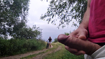 Man flashes in public and jerks off shaft near unknown babe. OMG!