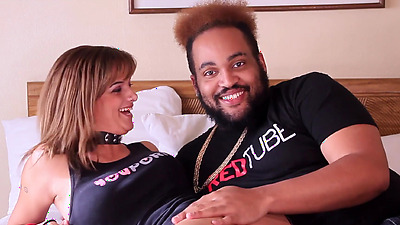 Amber Leah suck the like out of his smal shaft