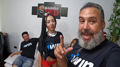 Between one break and another she wants to give her arse - Keiko Chan