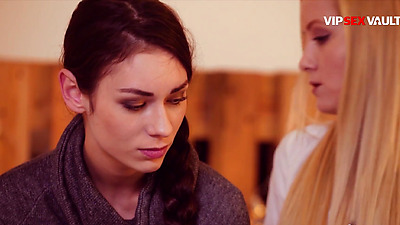 Arwen Gold Steamy Consoling Threeway with Swinger Couple - VIP SEX VAULT