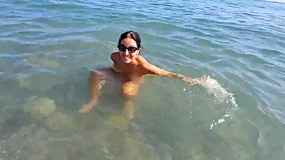 Between onlookers and passers-by we try to relax on the beach.