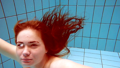 Lola the cool hot babe in the pool