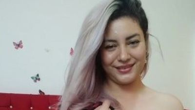 SUPER SEXY CHICK WHITE IS HORNY