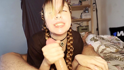 SEXY CHICK LOVES TO SUCK COCK