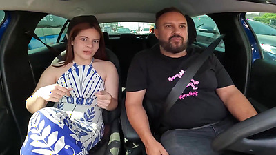 Nicole Oliveira, a young babe in her first time, just wants to give her butt to Ted in the car