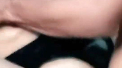 Gak Sengaja Crot Dalem Pas Ngentot Istrinya Pak RT Suaranya Berisik Banget