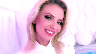 Beautiful Blonde Girl Beverly Hillson Gives Sensual Blowjob