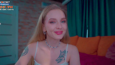 Stedmor lagde mærke til min oprejste pik og tøvede ikke med at kneppe mig / Dolly Rud