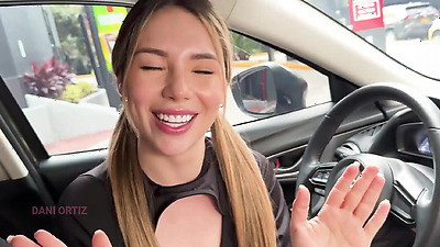 Dani Ortiz drives her car while her pussy vibrates