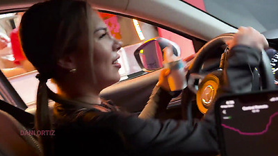 Dani Ortiz drives her car while her pussy vibrates