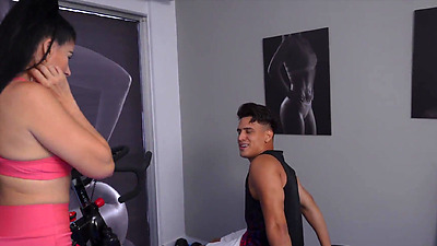 I meet my best friend's stepmom at the GYM and we end up fucking hard