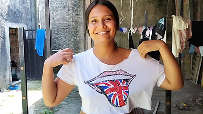 mi vecina deja la puerta abierta y le veo todo