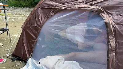 [Public] Japanese amateur college babe fucks in a tent while holding back her voice while camping