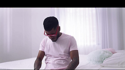 Super big booty ebony from Colombia fucks 2 gay best friends