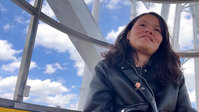 Public lesbian sex in amusement park (real)