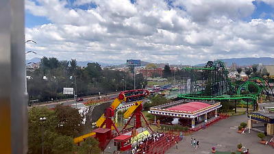 Public lesbian sex in amusement park (real)