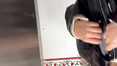 Public lesbian sex in amusement park (real)