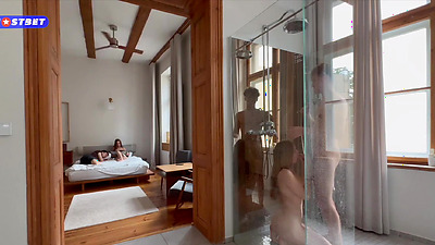 She didn't Mind to Join them! - Amateur Group Fuck