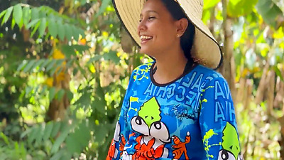 I MEET THE NEIGHBOR'S COUNTRYWIFE ON THE ROAD AND SHE SUCKS MY COCK WITH A SWALLOW OF CUM IN EXCHANGE FOR A NEW CELL PHONE