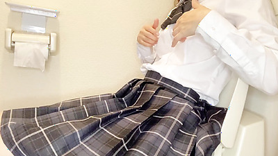 制服JKがトイレで指ズボオナニー♡白濁汁滴らせながら、いぐぅっっ♡♡