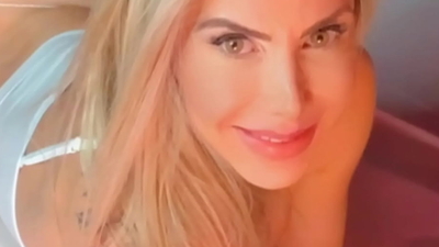 Look what this beautiful blonde with a wonderful arse did.