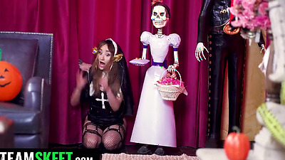 Hottest Halloween Ever! I Fucked My Little Step-Sister’s Virgin Pussy To Break the Curse! - MYLF