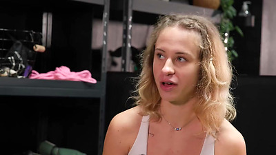 Ersties - Nina J's heißes Workout im Fitnessstudio