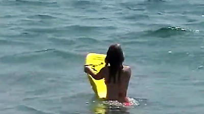 Masturbating bikini teen goes solo