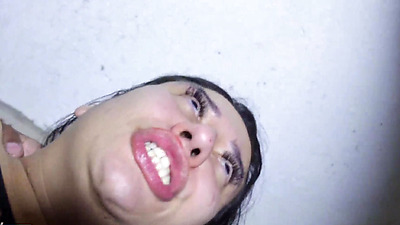 NINFOMANIACA DANDO O CÚ NO PORÃO