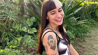 I GOT A BLOWJOB IN THE PARK FROM THIS SHORT BABE WITH A BIG ARSE THAT I MET WHILE I WAS WALKING ON THE BEACH, THE HOT CHICK LOVES A LITTLE PUBLIC THING