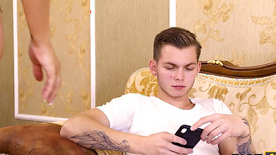 FIST4K. Guy forgets about phone and pleases naughty GF with fisting