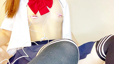 ニーハイ履いたセーラー服JKが、吸うやつと指でオナニー♡　ガクガク痙攣しながらおかしくなるっ♡イッちゃう♡♡