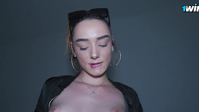 18 YO TINDER DATE ENJOYS THE BEST FUCK OF HER LIFE - Alice Zaffyre ´