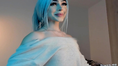 Seductive Ts Showing That Sexy Butt And Feet