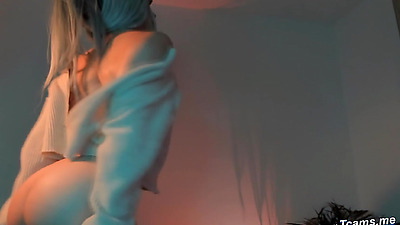 Seductive Ts Showing That Sexy Butt And Feet