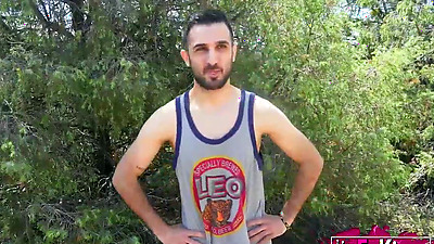 Young Spanish black girl tries the OUTDOOR DATE experience. She bangs a guy in public!