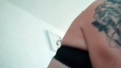 INCROYABLE : Belle-mère baisée par son fils à côté de son mari qui dort - JULIEHOTMOM