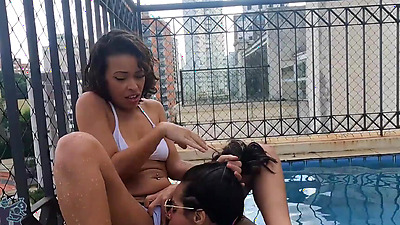 Women showing that they don't need men for a lot of bitching (Subtitled in English)