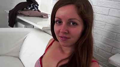 Babe's pussy filled up at casting