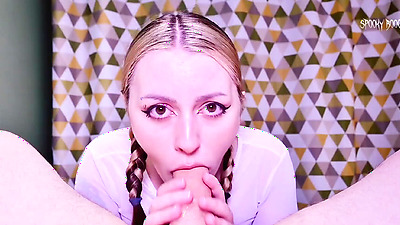 Sexy cosplayer loves to get a big penis in her mouth and make it cum!