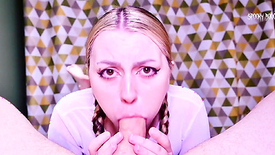 Sexy cosplayer loves to get a big penis in her mouth and make it cum!