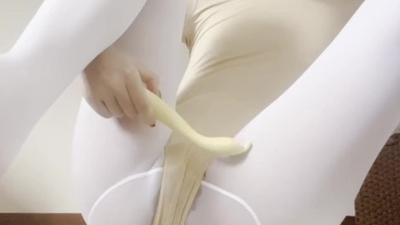 【ginger姜姜】芭蕾体服舞蹈生自慰高潮把厚白丝全部打湿～尿一裤子