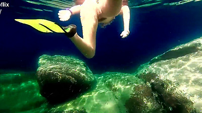 Hot Amateur Hairy Milf Underwater With Plug In Butthole