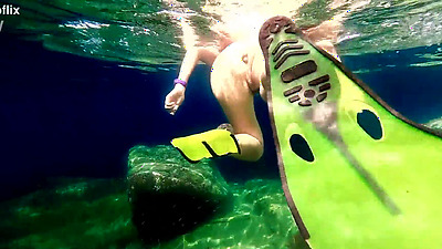 Hot Amateur Hairy Milf Underwater With Plug In Butthole