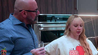 MUCH OLDER Boyfriend Meet The Parents On Thanksgiving - Skylar Vox - FULL 4K