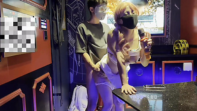 1888 called a top KTV princess and performed her unique skills in the box