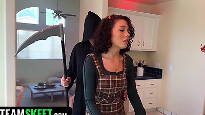 Curly-Haired Babysitter Satine Summers Gets Her Pussy Licked By Creepy Boss - My BabySitters Club