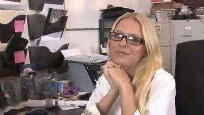 Handjob Tryout With Riley Evans